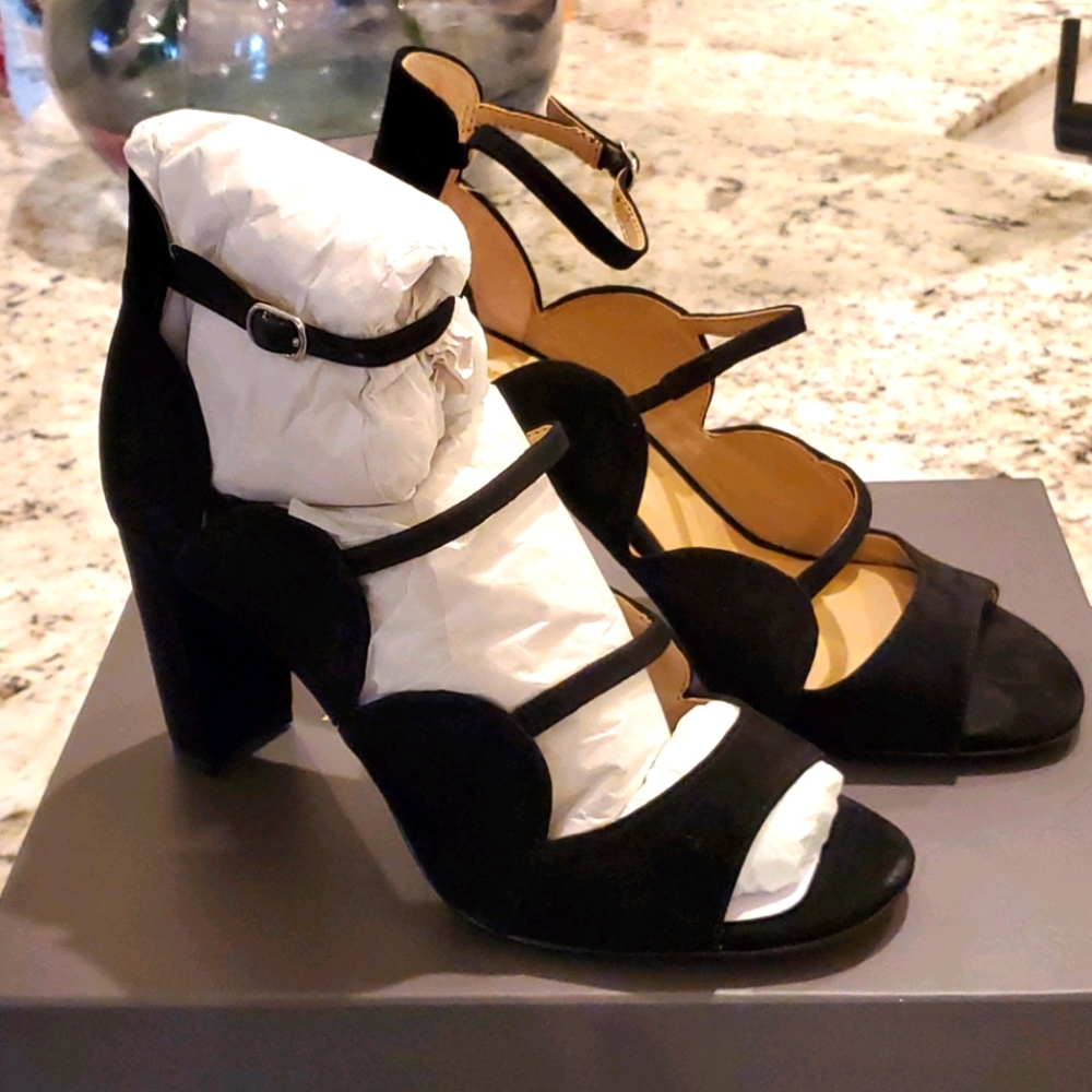 NWB Ann Taylor Heeled Sandals